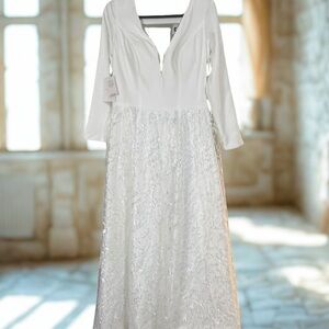 Elegant White Long Sleeve Dress